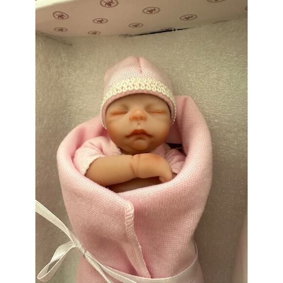 Ashton Drake 'Handful of Contentment' "Heavenly Handfuls" Mini Collection Doll - Picture 2 of 7